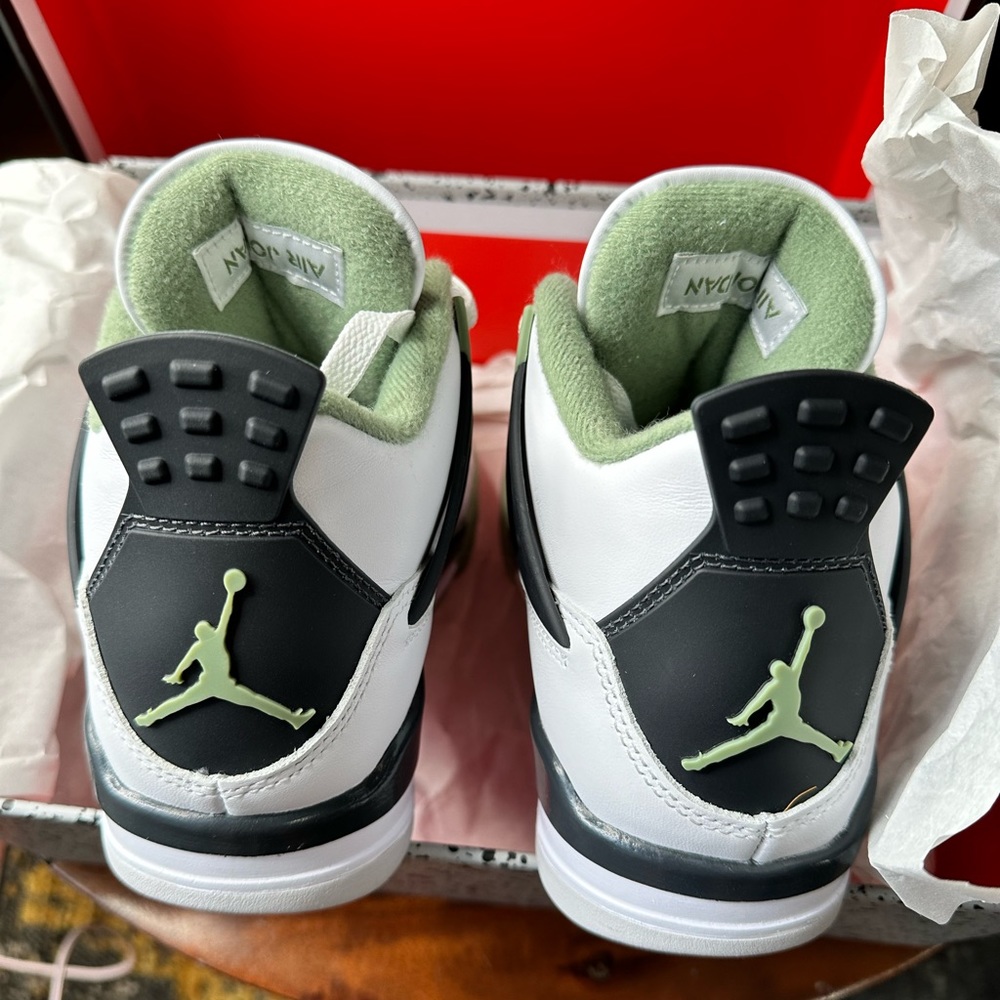 Nike Women’s Air Jordan 4 “Oil Green” Seafoam Basketball Shoe Sneaker - Picture 8 of 16